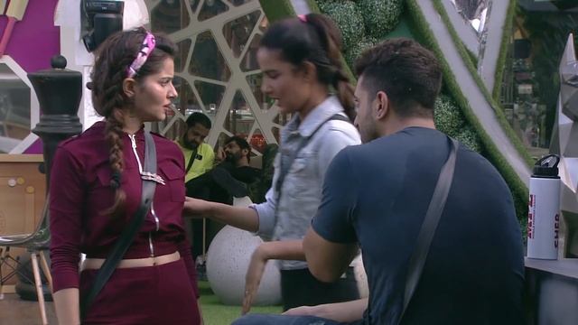 Bigg Boss S14 | बिग बॉस S14 | Jasmin Teases Aly! смотреть онлайн