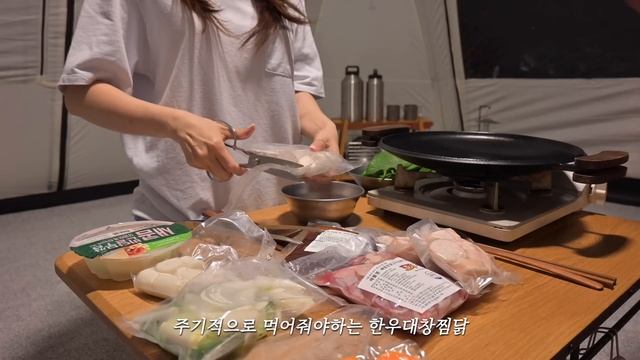 한 여름에 이게 되네? 내 방처럼 시원한 차박도킹텐트에 좌식셋팅+캠핑에어컨 조합🧊❄️