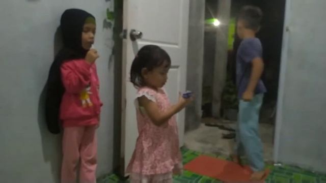 Anak Gadis Merajuk, Datang Jagoan Neon Langsung Beraksi. смотреть онлайн