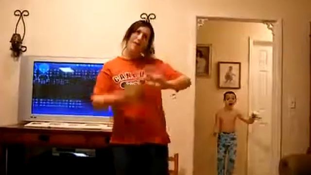 Младший брат тролит сестру хахахаха смотреть онлайн