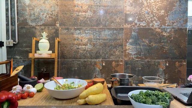 GUACAMOLE DE AVOCADO- CHIPS DE MANDIOQUINHA E OVOS ASSADOS #receitafacil смотреть онлайн