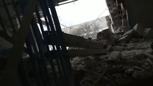 разрушения в пятиэтажке на Донецке - Северном