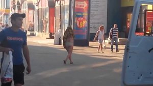 Голая Женщина в Центре Иркутска