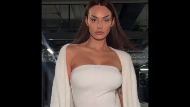 КРАСОТКА ЗА РУЛЁМ ГЕЛИКА