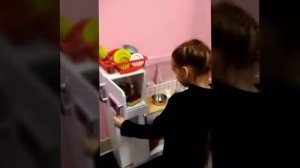 Собираем Лего готовим котлеты с помощью венчика и едим кукурузу