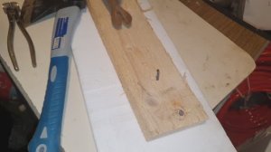 как вынуть гвоздь без шляпки пассатижами