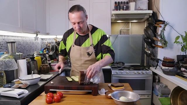 Василий Емельяненко СНОВА пытается выжить на ОДНУ ЗАРПЛАТУ! Только 100 грамм ХЛЕБА в день!