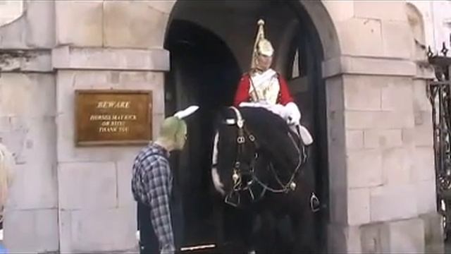 The Anti Easter Bunny at Horse Guards Parade смотреть онлайн