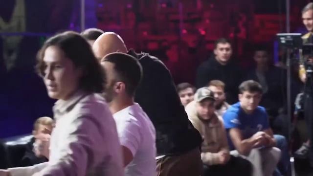 Зелимхан Пулеметчик жестоко ударил Никулина, на прессконференции хардкора!! смотреть онлайн