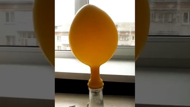 Как надуть шар с помощью соды и уксуса смотреть онлайн