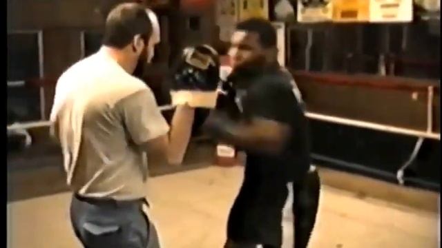 MIKE TYSON работа на лапах смотреть онлайн