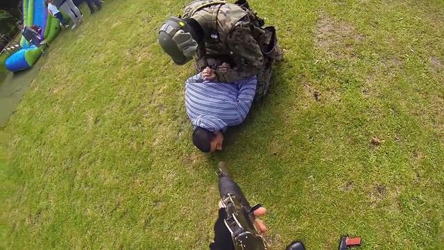 Festyn w Przedszkolu Pokaz drużyny Airsoft Szlichtyngowa смотреть онлайн