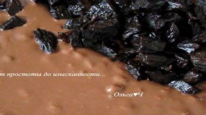 Пирог с молочным шоколадом и черносливом