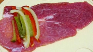 Рулетики из свинины со сладким перцем