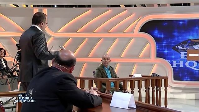 E diela shqiptare - Shihemi ne gjyq (18 maj 2014) смотреть онлайн