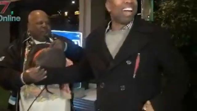 Kenny Smith Dines At BOA Then Freestyle Raps смотреть онлайн