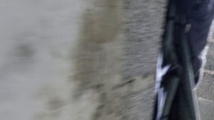 Стеклянные перила и панорамные окна.