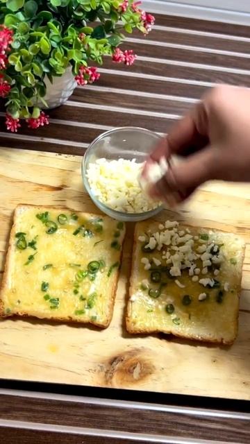 chilli cheese garlic toast 😋 #food #yummy #youtubeshorts #delicious