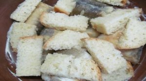 Рыба по-венгерски с хлебом