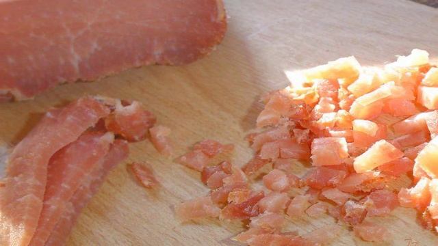 Трубочки с закуской из грибов, сыра, балыка