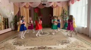 Танец с веночками