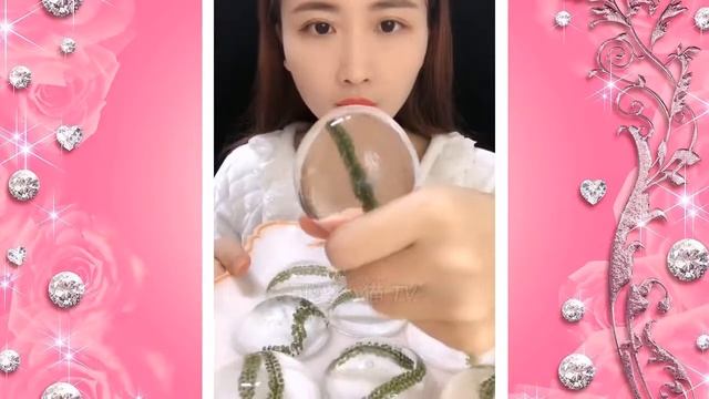 Pretty Lips Смешные звуки еды ASMR Слушайте внимательно! Ice ASMR Basil Seed Ice Mock Real Sound #6 смотреть онлайн