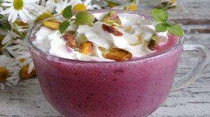 Черничный десерт с фисташками