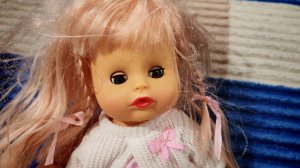 играем с куклой и укладываем куклу спать