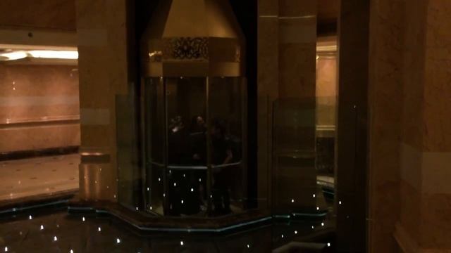 Мы внутри Отеля Эмирэйт палас смотреть онлайн