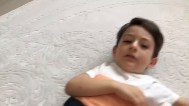 Kinder çikolata ile Uras'ın robot resmini çıkarttık, eğlenceli çocuk videosu смотреть онлайн