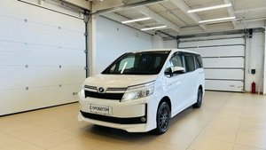 Toyota Voxy, 2014 год