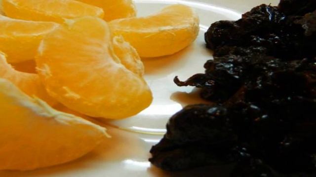 Свиные рулеты с мандарином и черносливом