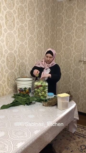 Зелёные помидоры по рецепту свекрови. Рецепт в комментариях 👇🏻 смотреть онлайн