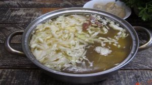 Щи с фасолью на свином бульоне