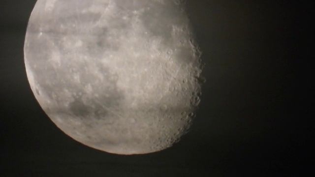 Луна отражает не только солнечный свет, но и сигналы из космоса. Мы никогда не услышим пришельцев