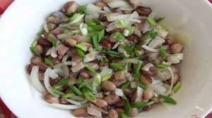 Салат с фасолью и селедью