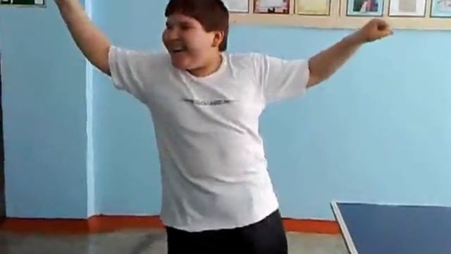 Школота !!!! Хахаха...Пасан тиктоник танцует ваще капец смотреть онлайн