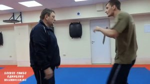 защита от удара ножом сверху