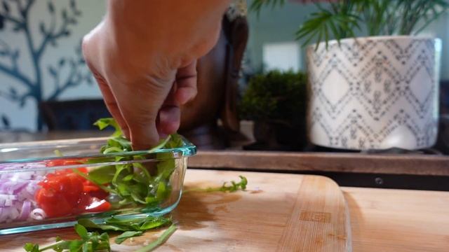 How to Make the Best Tuna Chickpea Arugula Salad Ever смотреть онлайн