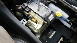 снять подлокотник для доступа к контроллеру смарт ключа у хундаи ремонт hyundai ix 55 veracruz