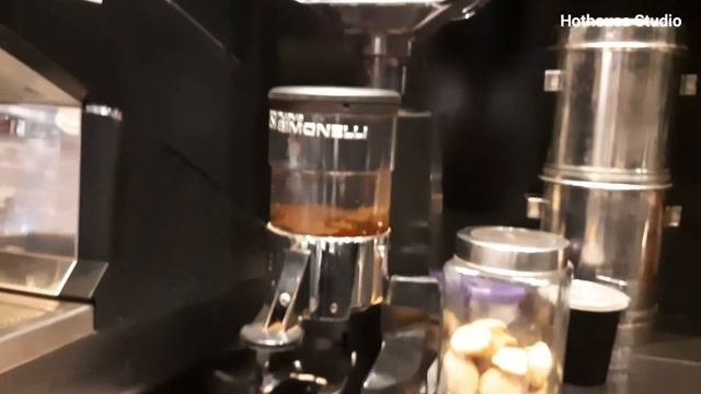 Best Coffee Machine brand in the world LAVAZZA смотреть онлайн