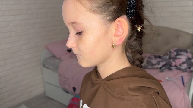 Прокалывание Ушей пистолетиком который был куплен на Wildberries смотреть онлайн