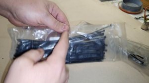 как правильно открывать пачку со стяжками
