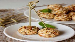 Шарики из феты с грецкими орехами