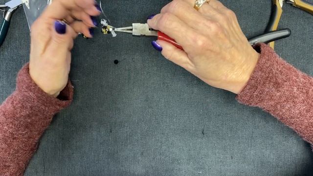 How to create our "Bee Mine" Bumble Bee Earrings Made with Swarovski Crystals смотреть онлайн