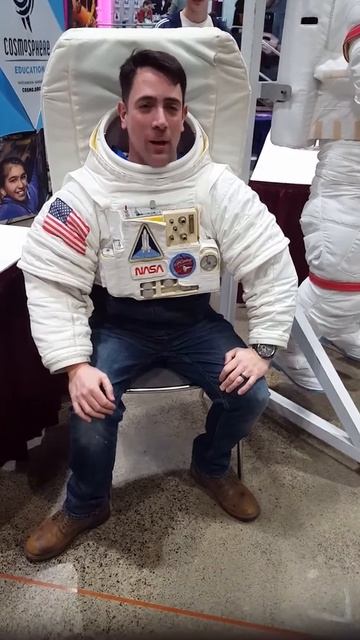 Trying on astronaut gear at comicon смотреть онлайн