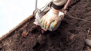 Электрокультиватор вспашка земли в теплице