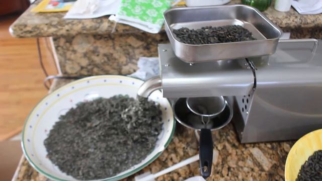 How To Make Cold Pressed Unrefined Sunflower Oil Via Automatic Electric Press~ Ep 121 смотреть онлайн