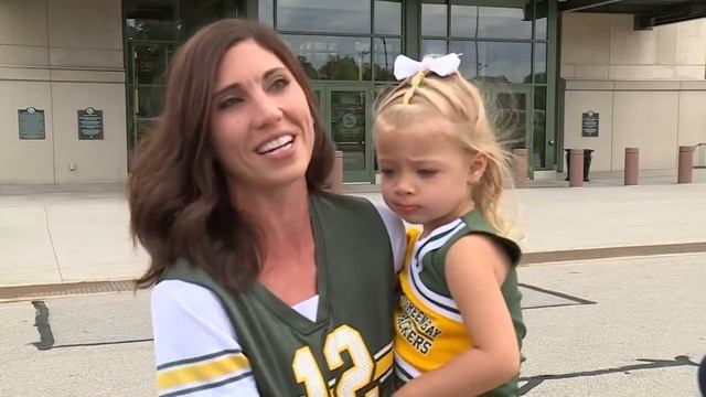 Young Packers fan hosts tea party of a lifetime смотреть онлайн