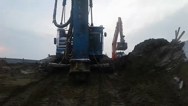 Спуск в котлован сваебойной установки junttan pm 25 hd смотреть онлайн